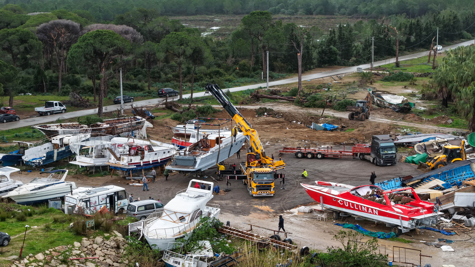 Antalya'da Hortum Sonrası Enkaz Kaldırılıyor; Su Ise Çekilmedi (4)