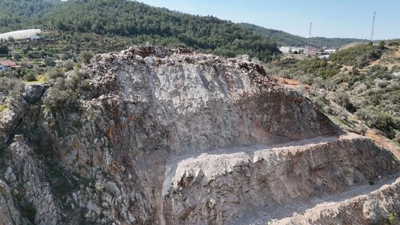 Antalya’da Muhtar Isyan Etti “Evler Sallanıyor Işimiz Allah’a Kaldı” (2)