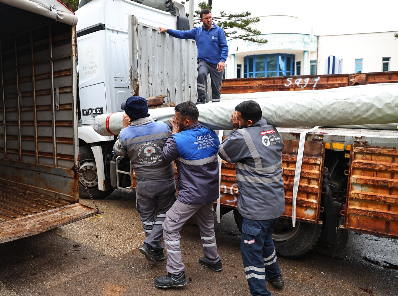 Antalya’da Vatandaşların Yardımına Büyükşehir Belediyesi Koştu (1)
