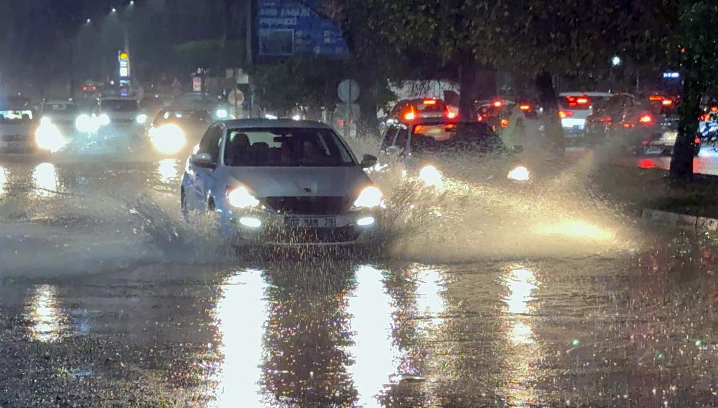 Antalya'da Yağış Kabusu Yeniden Başladı! Antalya Hortum, Sel Ve Fırtına Etkisinde (2)