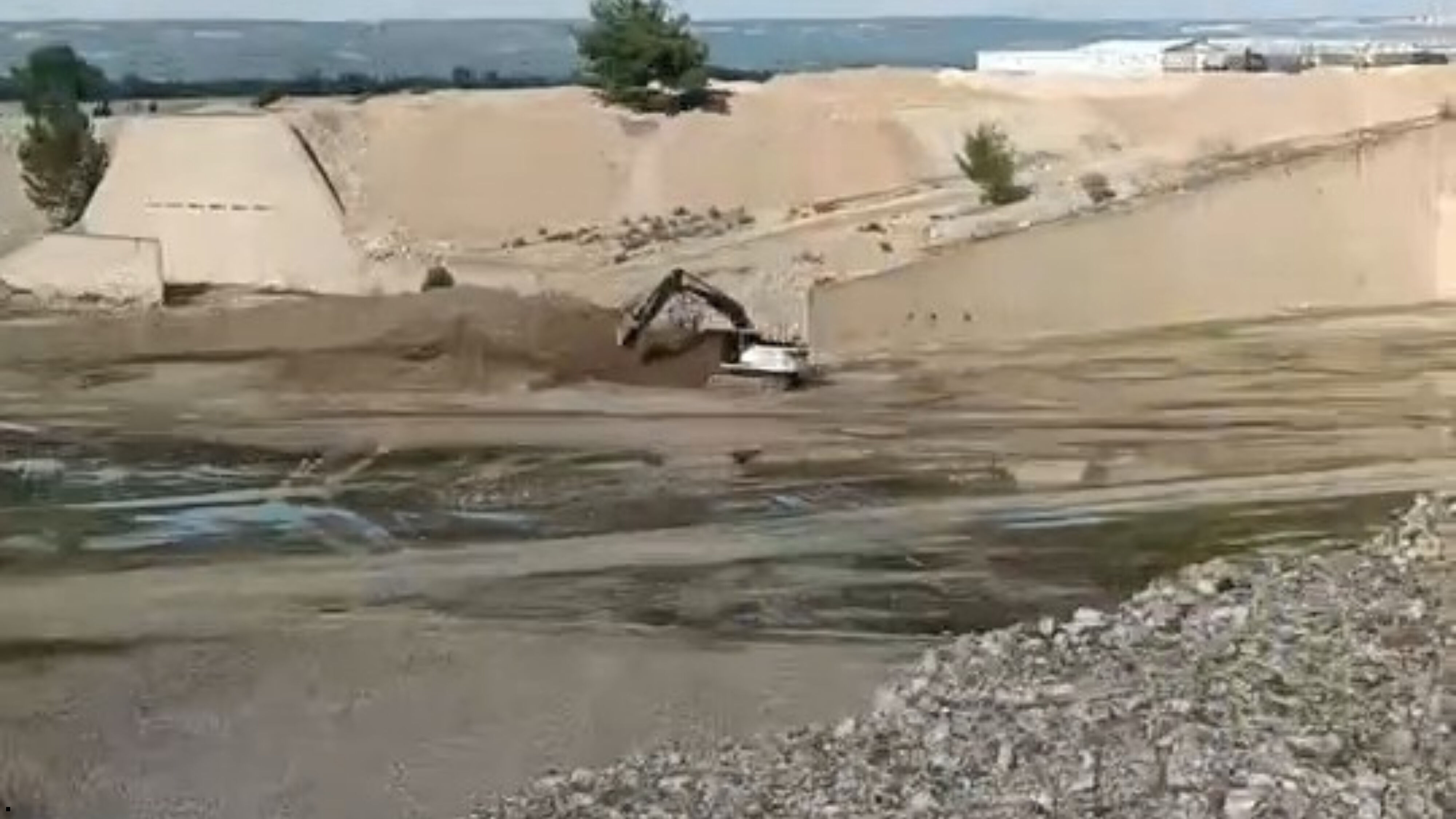 Antalya’da Yargı Kararı Sahaya Yansıdı Toki̇ Projesinde Makineleri Topladı (2)