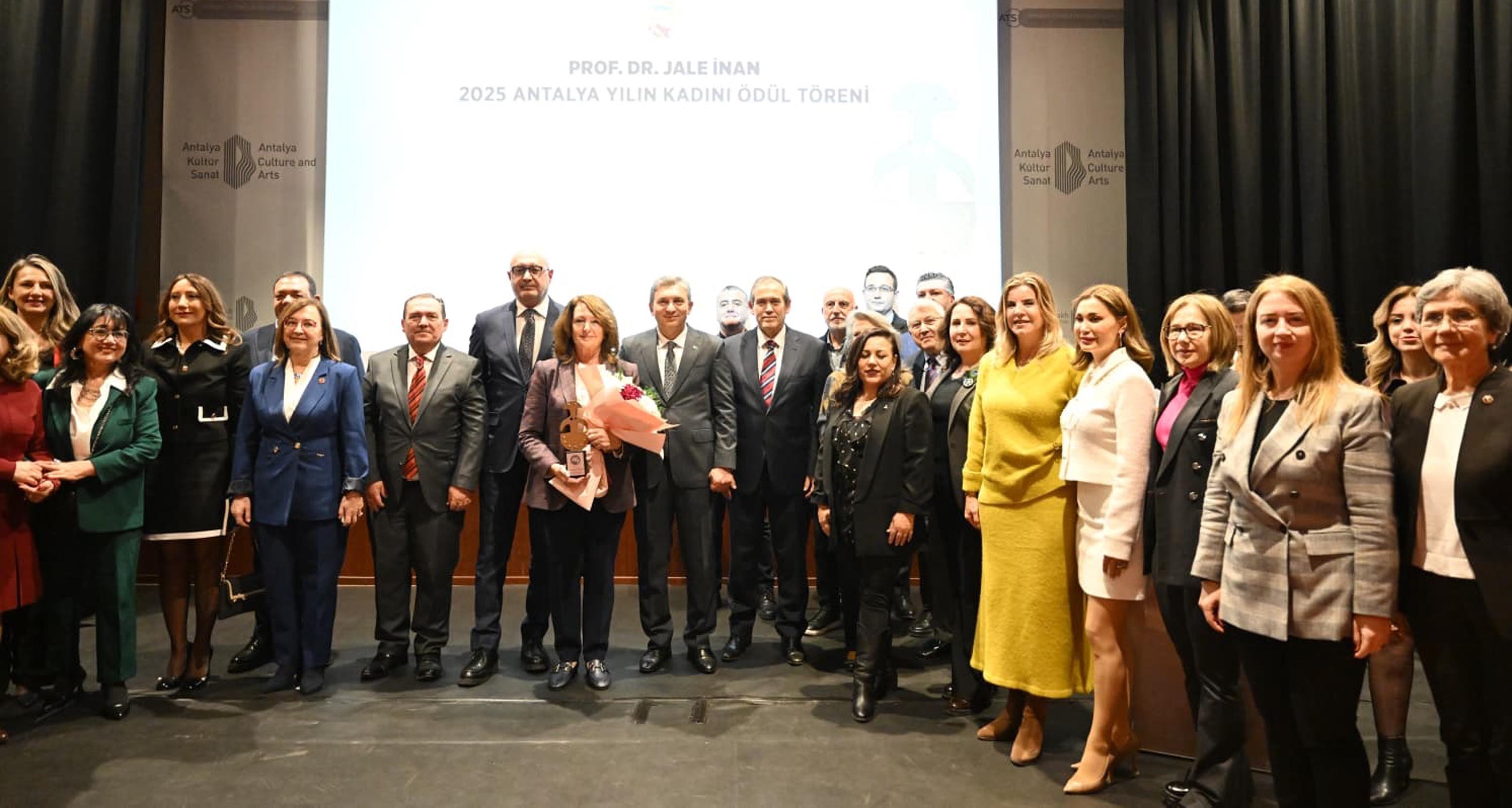 Antalya’da Yılın Kadını Seçildi (4)