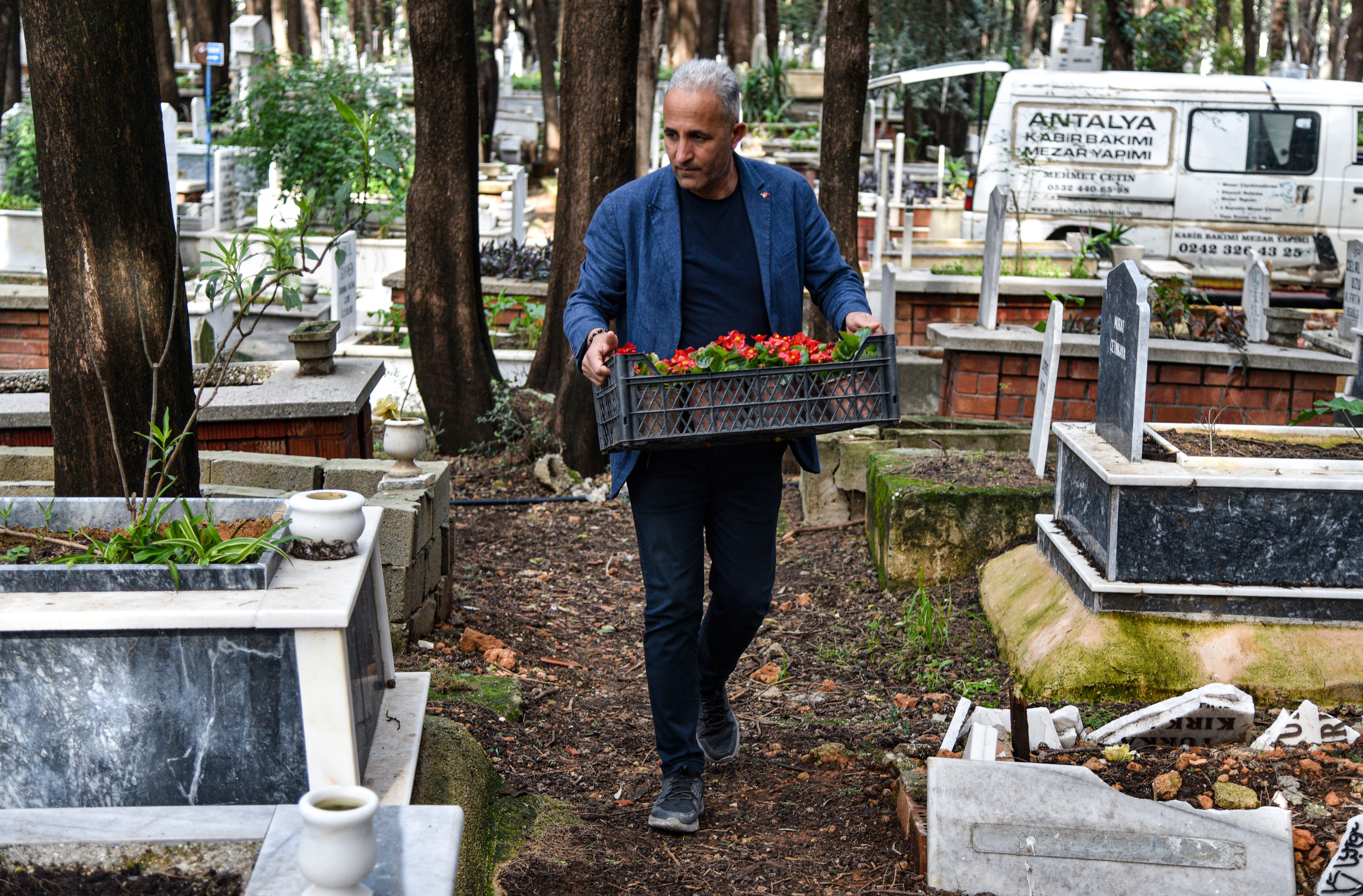 Antalya’daki Firma Mezarlık Ziyaretinin Sistemini Değiştirdi (4)