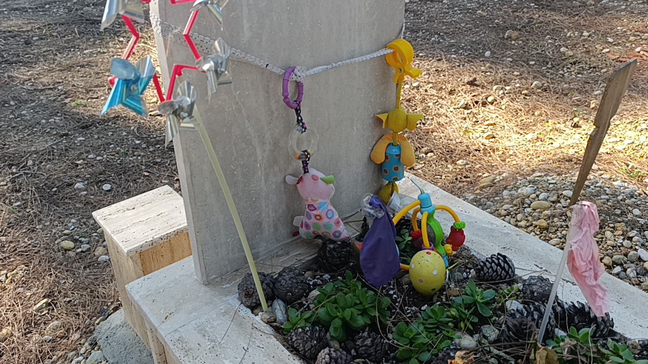 Antalya’daki Mezarlıklarda Duygulandıran Görüntü (2)