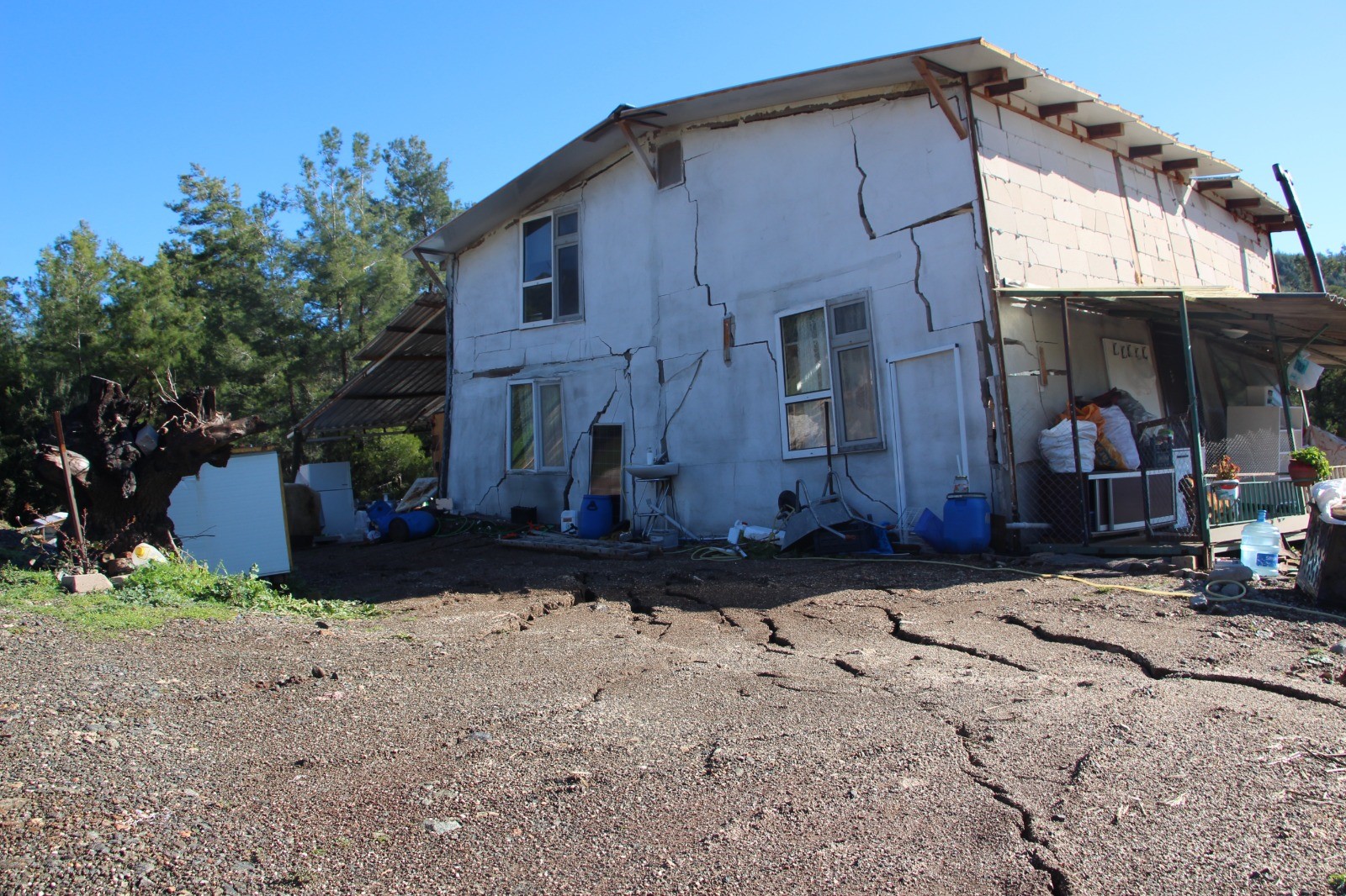 Antalya’daki Seralara Taş Yağdı (3)