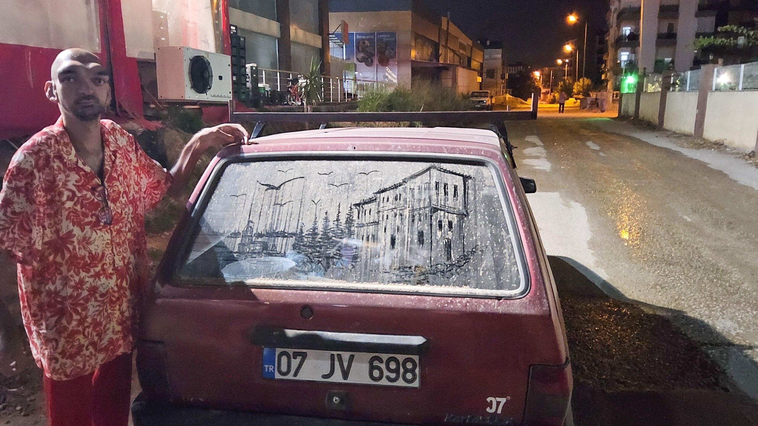 Antalya’daki Tozlu Araçları Sanat Eserine Dönüştürüyor (2)