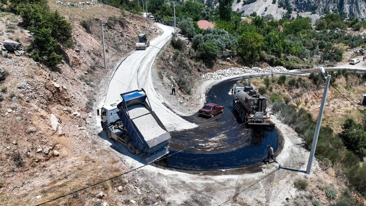 Antalya’nın En Önemli Yolu Tek Şeride Düştü! Antalya Serik Yolunun Açılış Tarihi Belli Oldu (1)