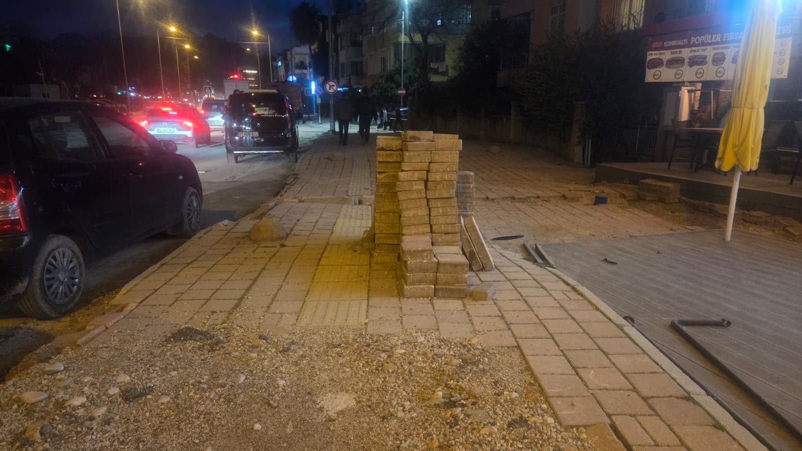 Antalya'nın Konyaaltı Ilçesinde Kaldırım Çilesi Bitmek Bilmiyor (1)