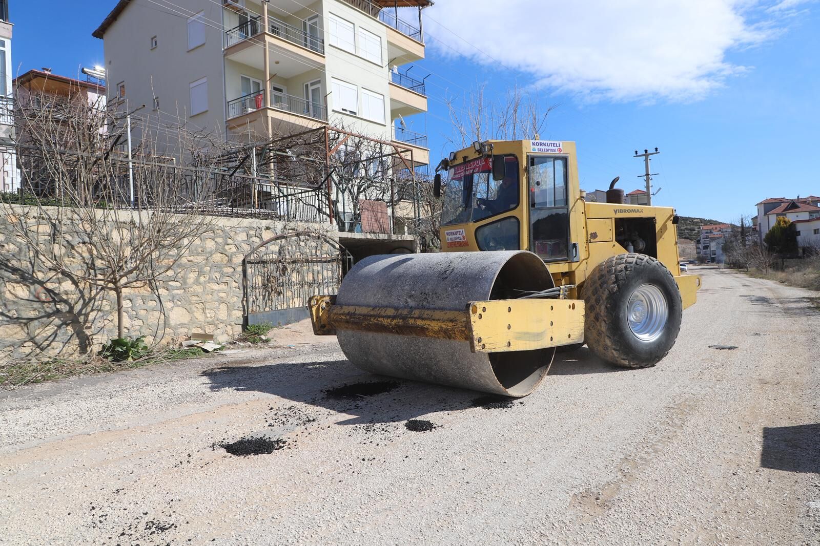 Antalya’nın Topuklu Efesi Saniye Caran’dan Yol Çalışması (5)