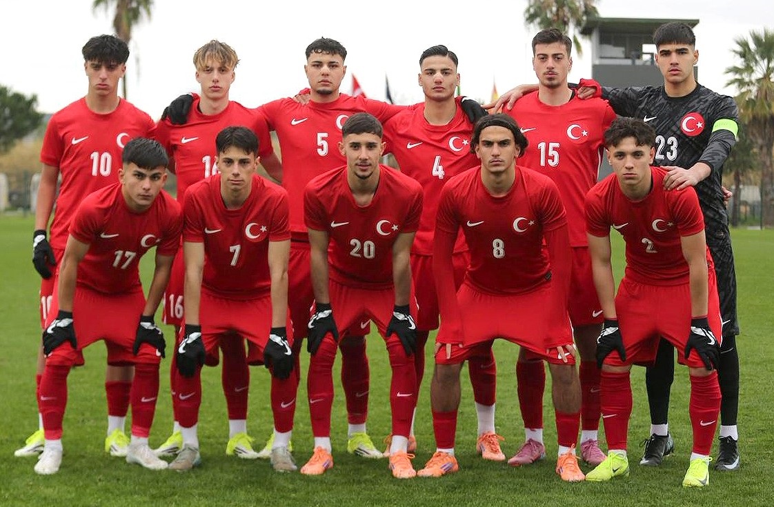 Antalyaspor’da 5 Gençten Gelen Parayla 1 Maaş Ödendi (2)