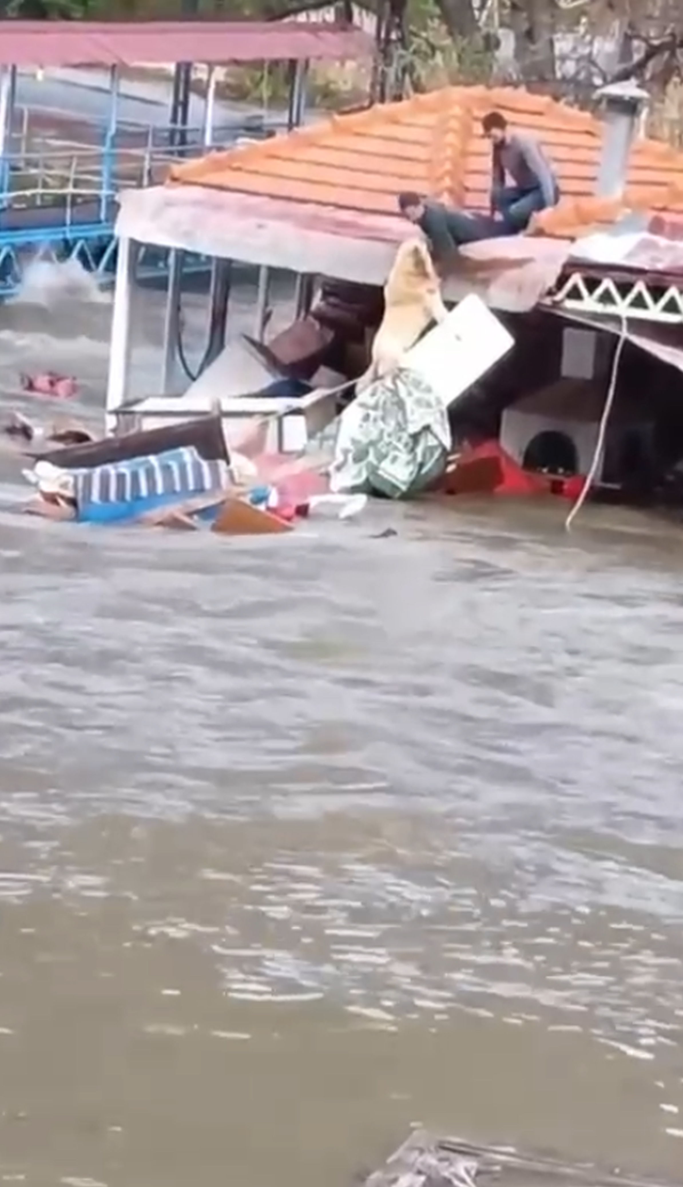 Antalya’yı Sağanak Vurdu 6 Ilçede Sel Ve Hasarın Boyutu Ortaya Çıktı (2)