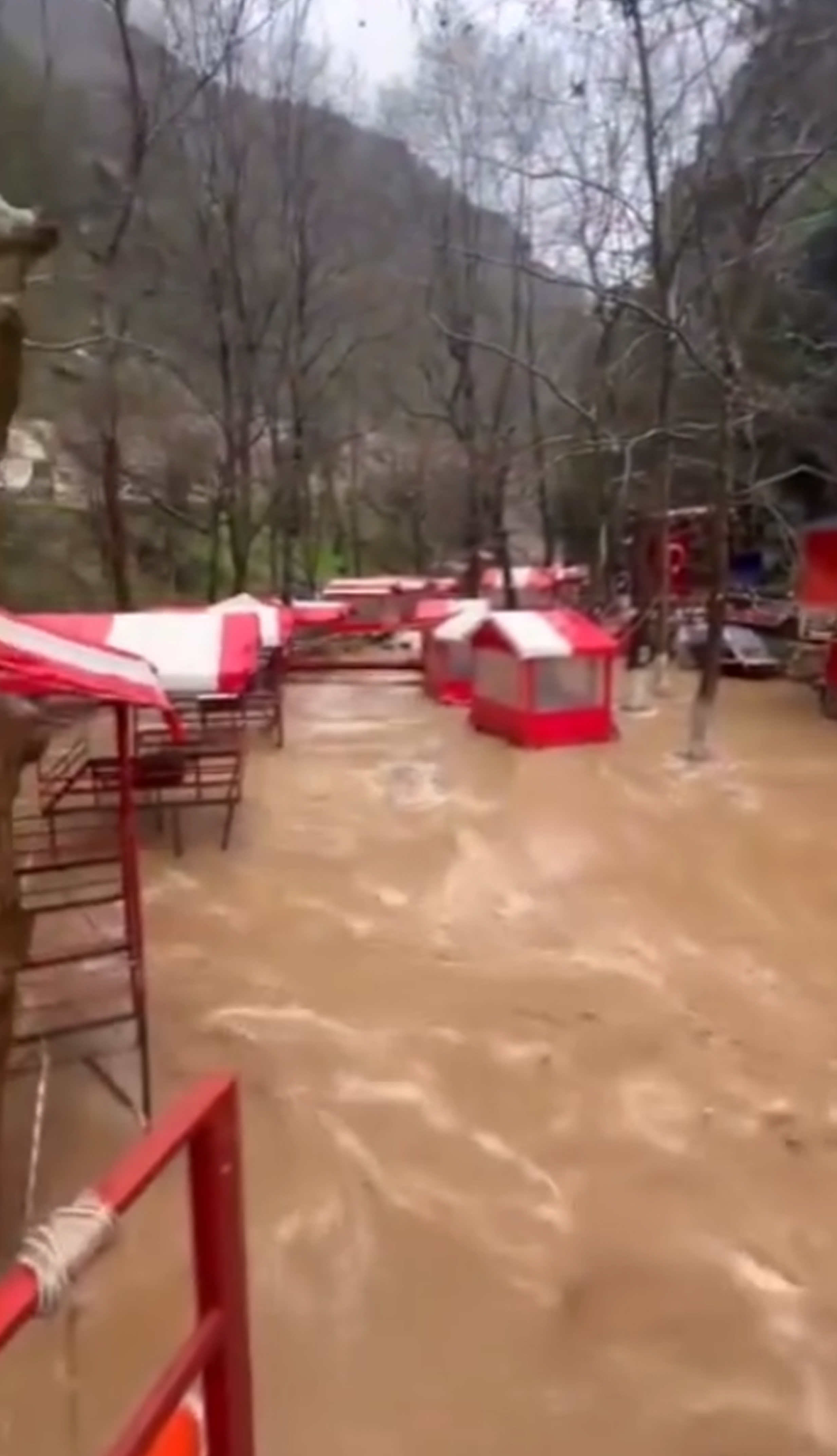 Antalya’yı Sağanak Vurdu 6 Ilçede Sel Ve Hasarın Boyutu Ortaya Çıktı (4)