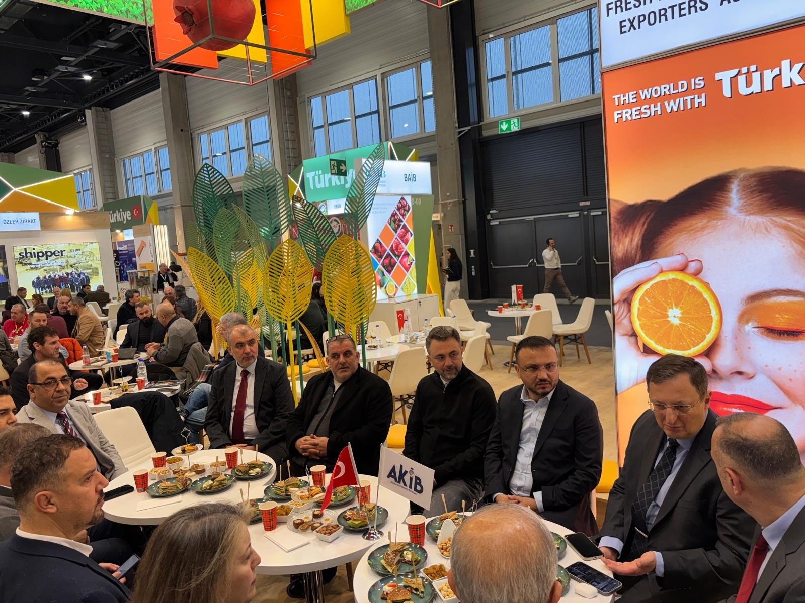 Bai̇b’de Seçim Rekabetine Fuar Arası! Seçimde Rakipler, Fuarda Beraber Çalışıyorlar (4)