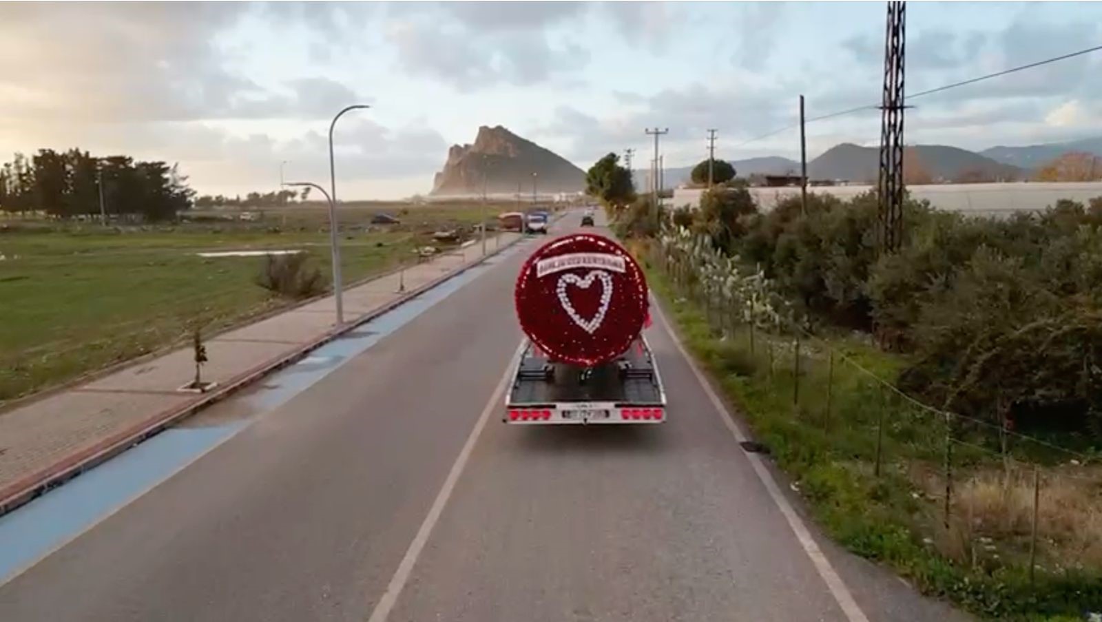 Çekicinin Vincini 777 Gülle Donatıp Eşine Sürpriz Yaptı (1)