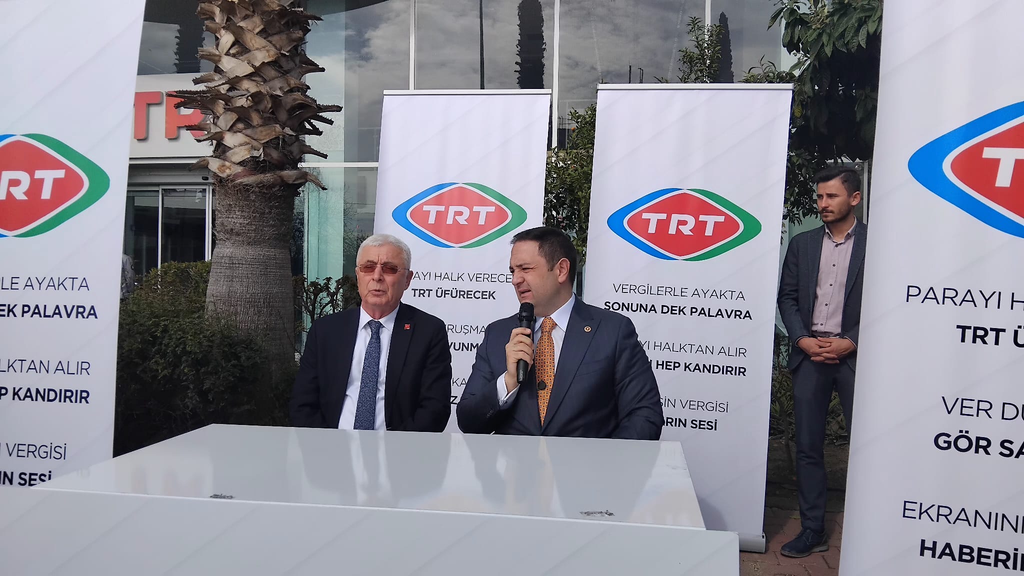 Chp Antalya’da Trt’yi Protesto Etti (2)-1