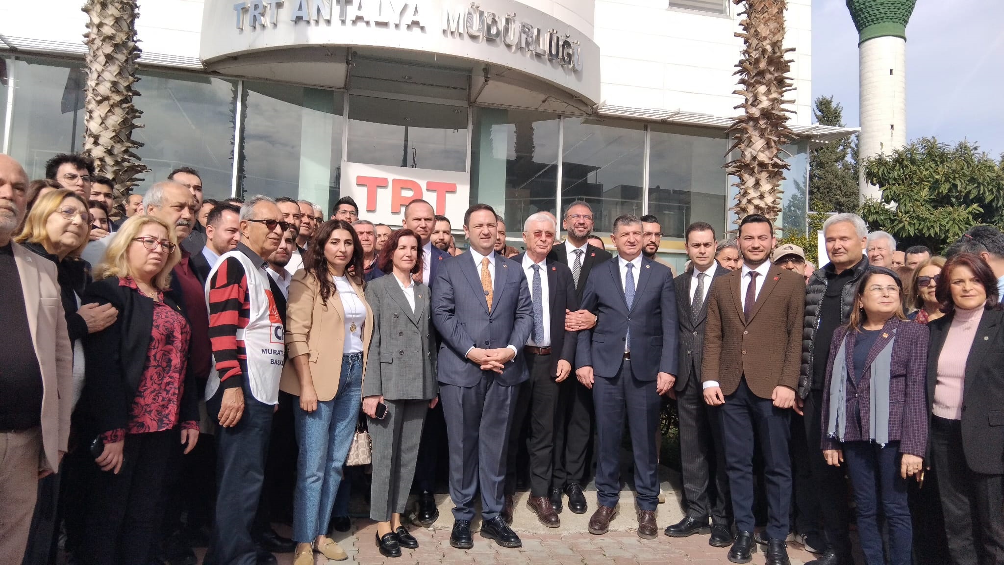 Chp Antalya’da Trt’yi Protesto Etti (3)-1