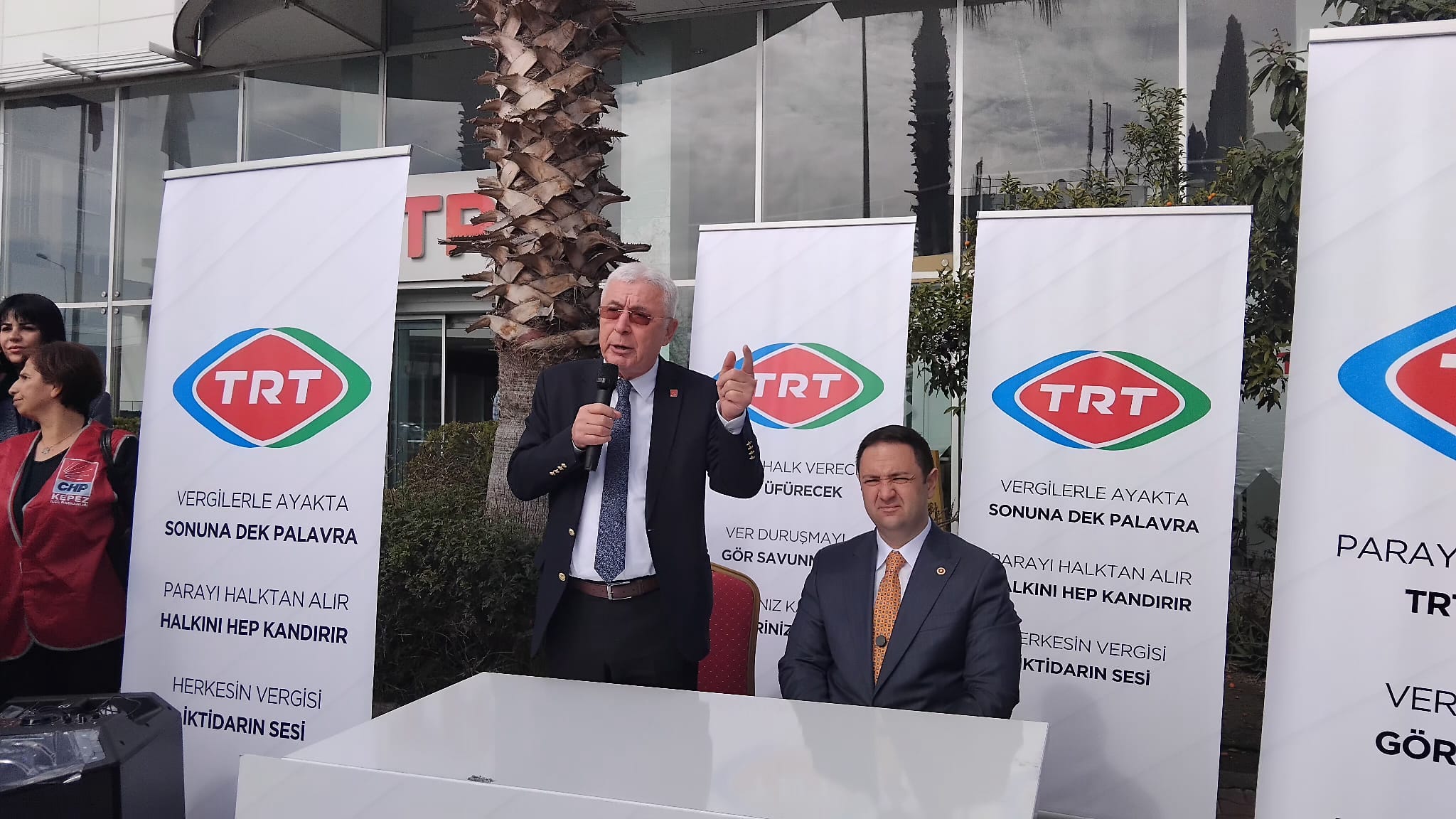 Chp Antalya’da Trt’yi Protesto Etti (3)