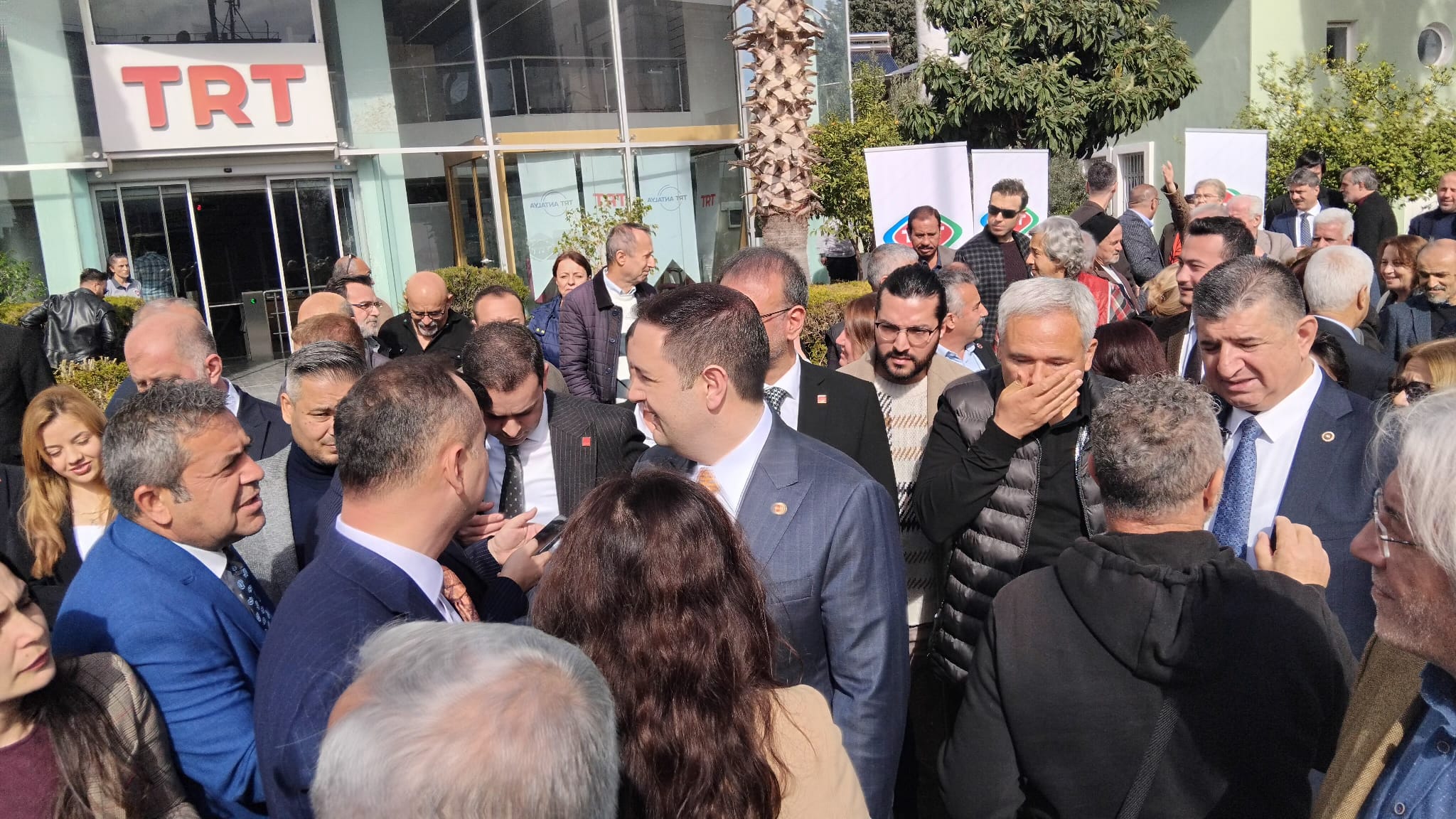 Chp Antalya’da Trt’yi Protesto Etti (4)
