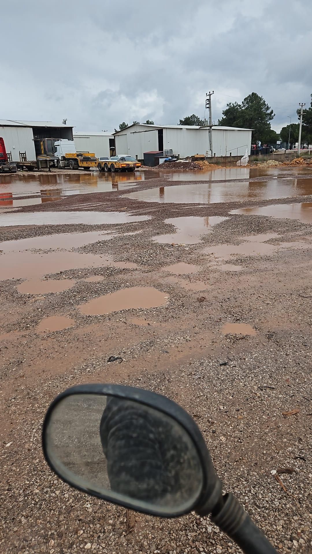 Dosemealti Yeni Sanayi Yolu Camur Ve Cukur Kiskacinda (3)