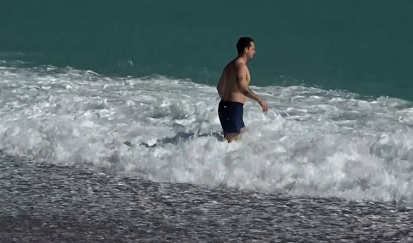 Fırtına Sonrası Antalya Konyaaltı’na Akın Etti (1)