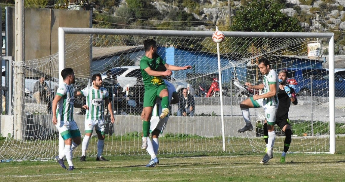 Futbol Sahalarında Yeni Moda! Küfredip Ceza Almıyorlar (1)