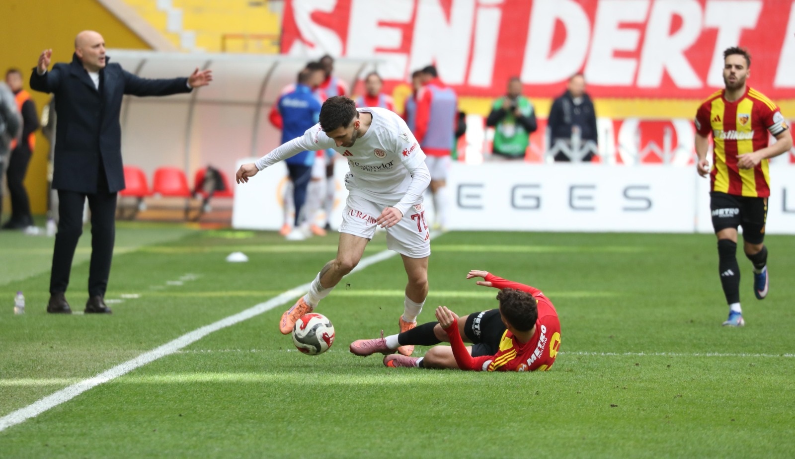 Kayseri’ye Yenilen Antalyaspor Ateşle Oynadı (7)