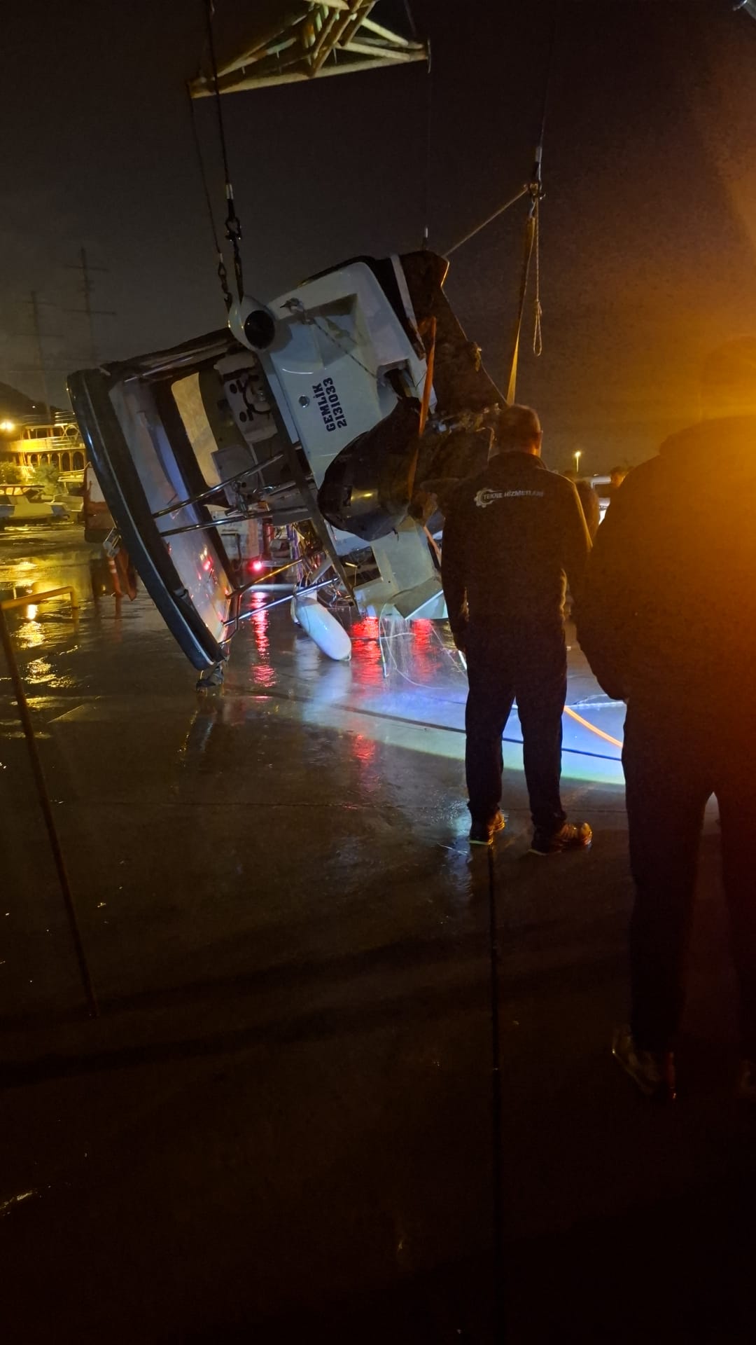 Kayyım Yönetimindeki Antalya Balıkçı Barınağında Bir Tekne Daha Battı (1)