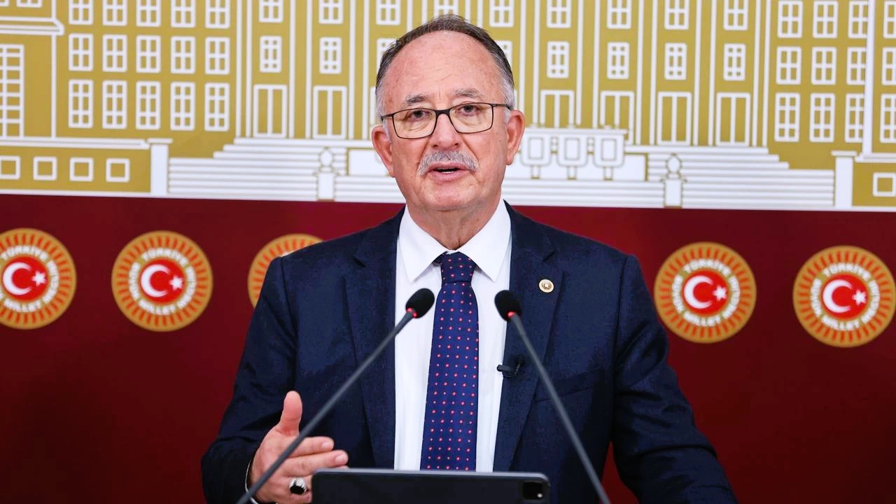 Kilic Alicengiz Oyunu Ceviriyorlar (1)