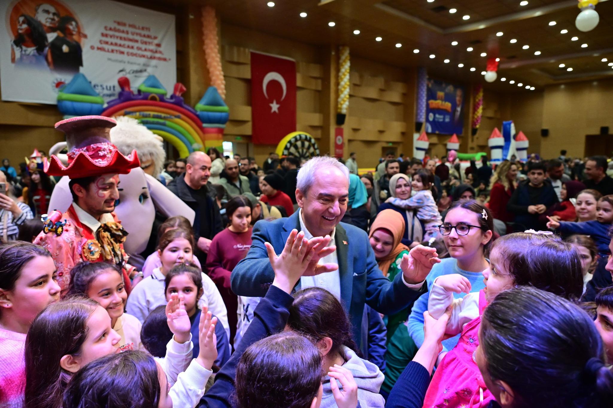 Kocagoz, Somestir Festivalinde Cocuklarla Bulustu 8