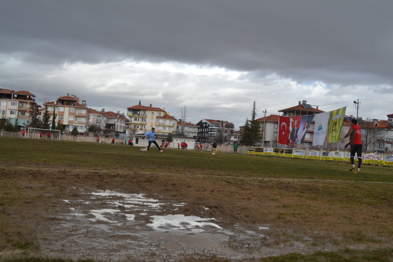Liderlik Maçı, Tarlaya Dönen Zeminde Oynanamadı (2)