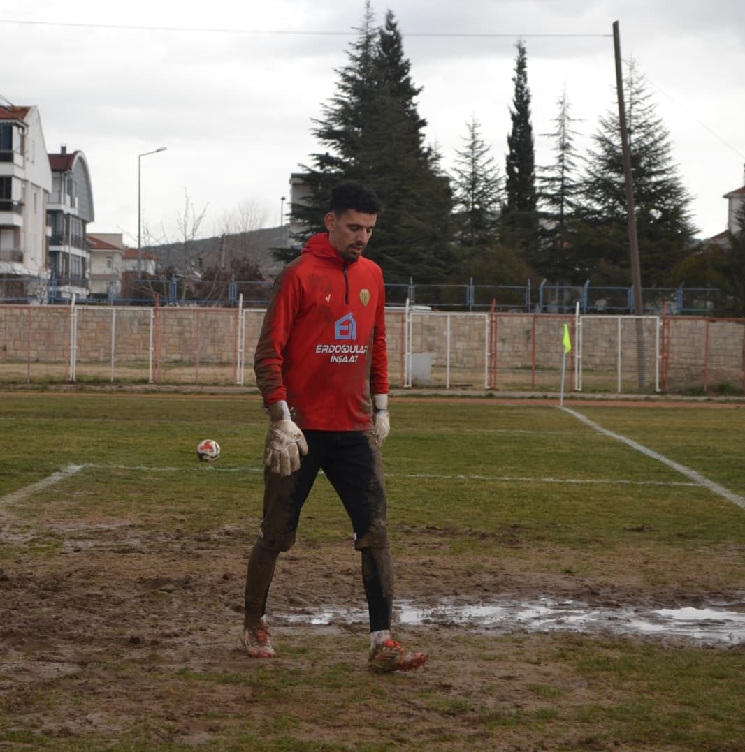 Liderlik Maçı, Tarlaya Dönen Zeminde Oynanamadı (3)