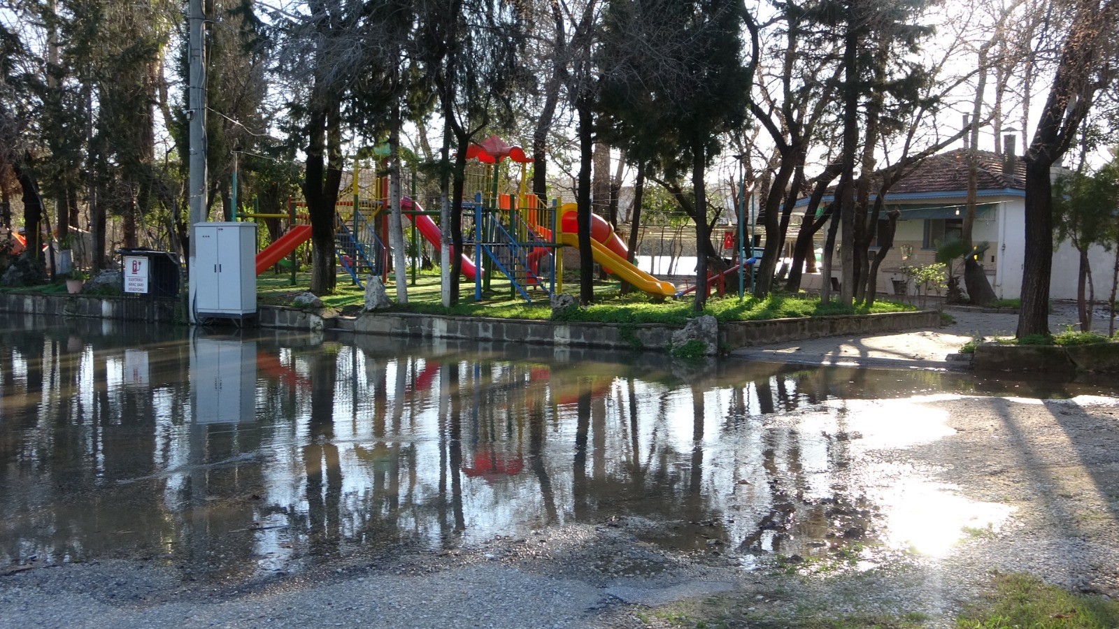 Manavgat Irmağı Taştı, Kenarındaki Işletmeler Sular Altında Kaldı (4)