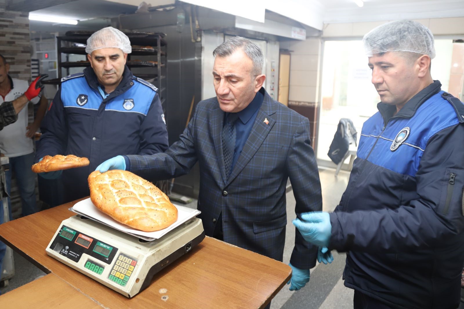 Mersin’de Hijyen Kurallarına Uymayan Fırına 6 Bin 400 Lira Ceza Kesildi (5)