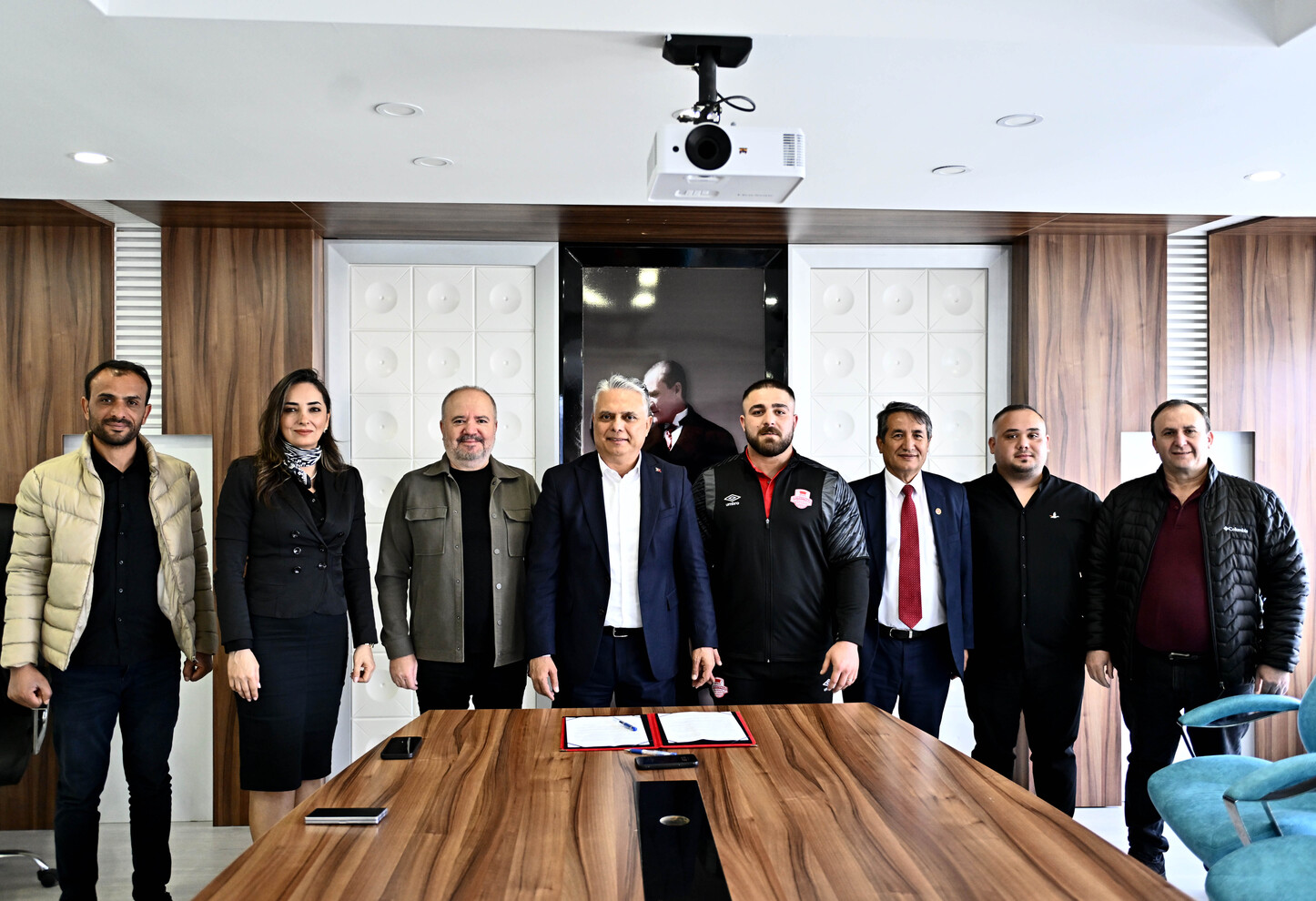 Muratpaşa Belediyesi’nden Yağlı Güreşte Yeni Transfer (2)