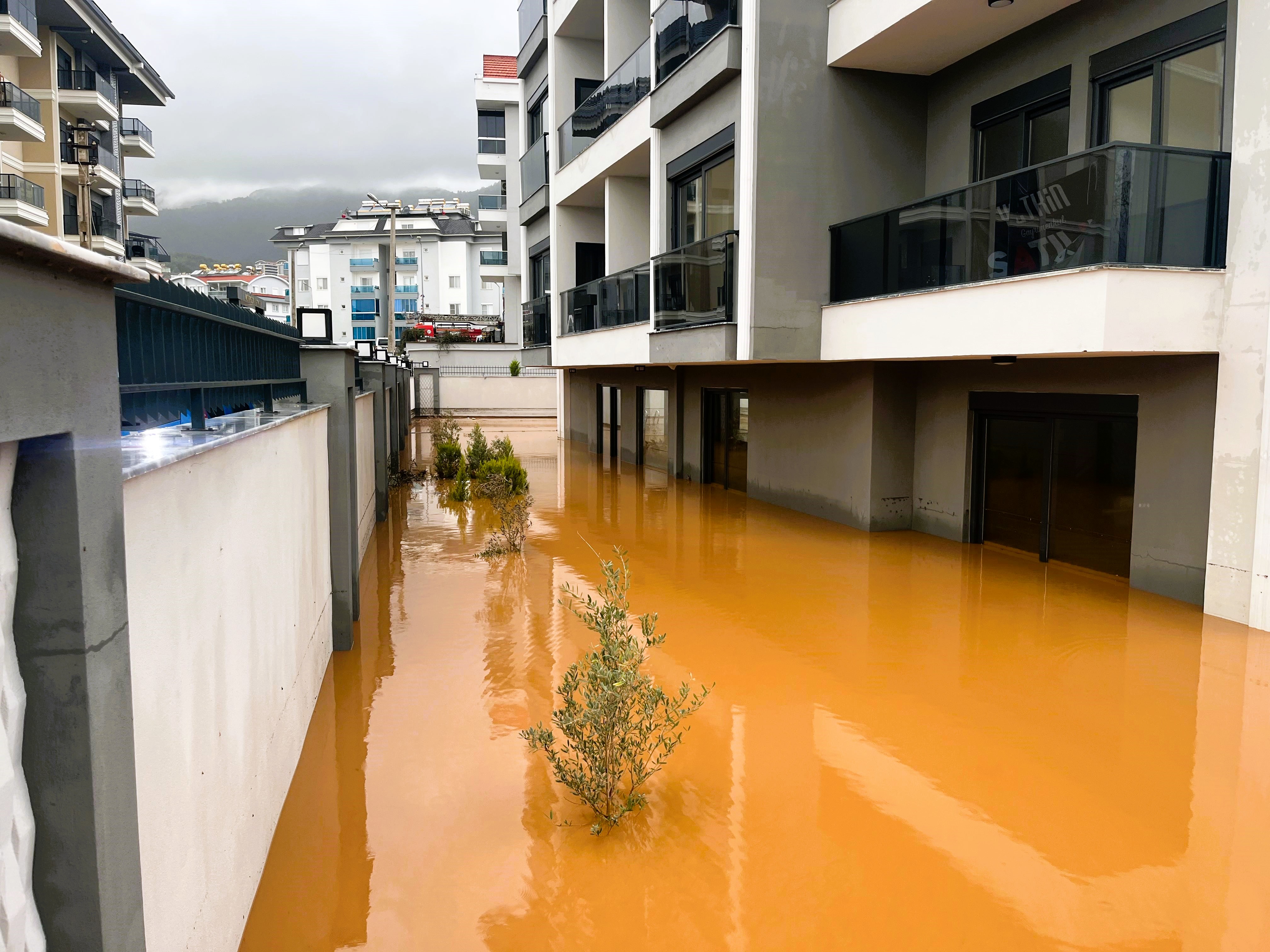 Oba Cayi Tasti Alanyayi Sel Vurdu (1)