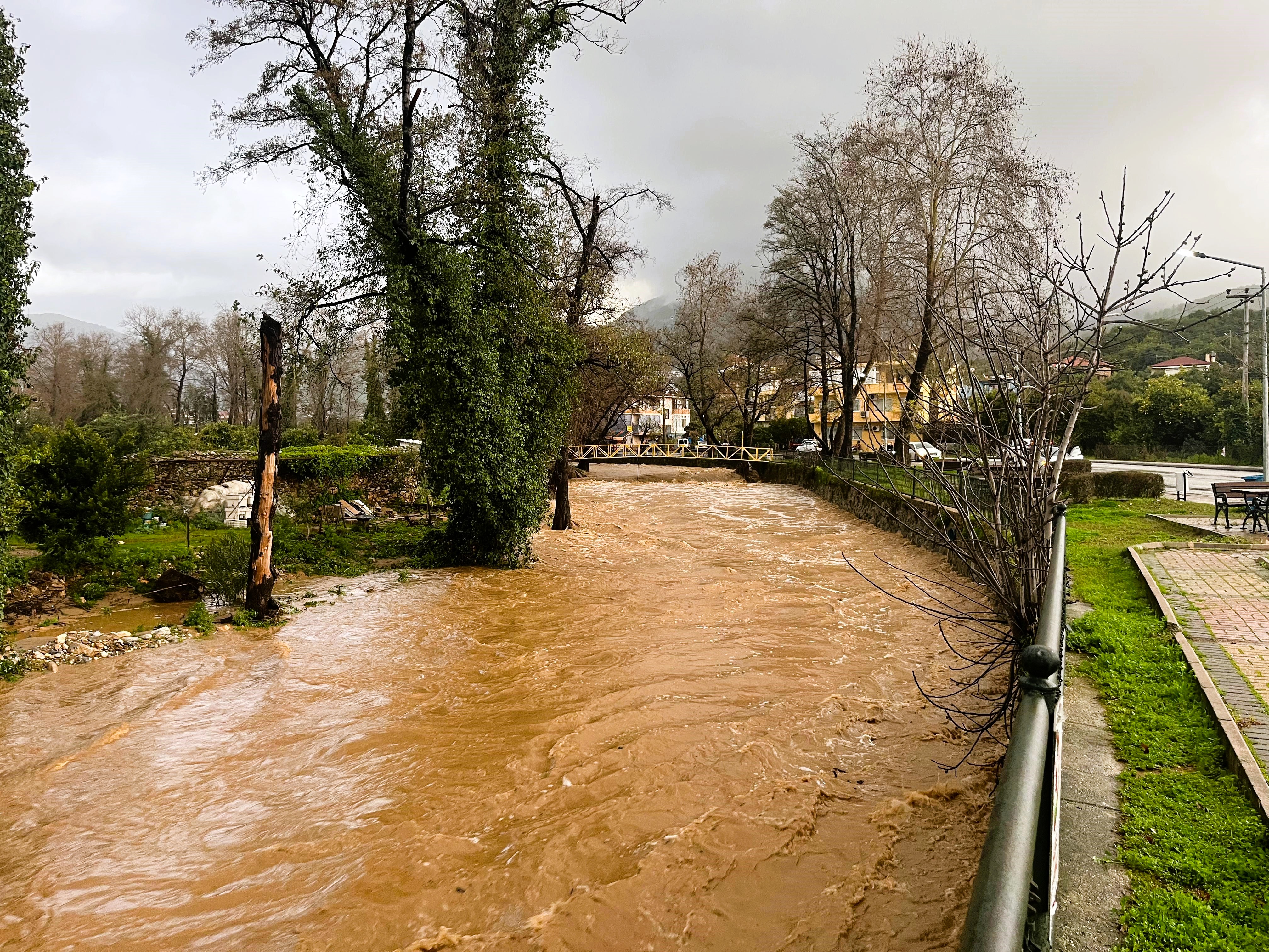 Oba Cayi Tasti Alanyayi Sel Vurdu (3)