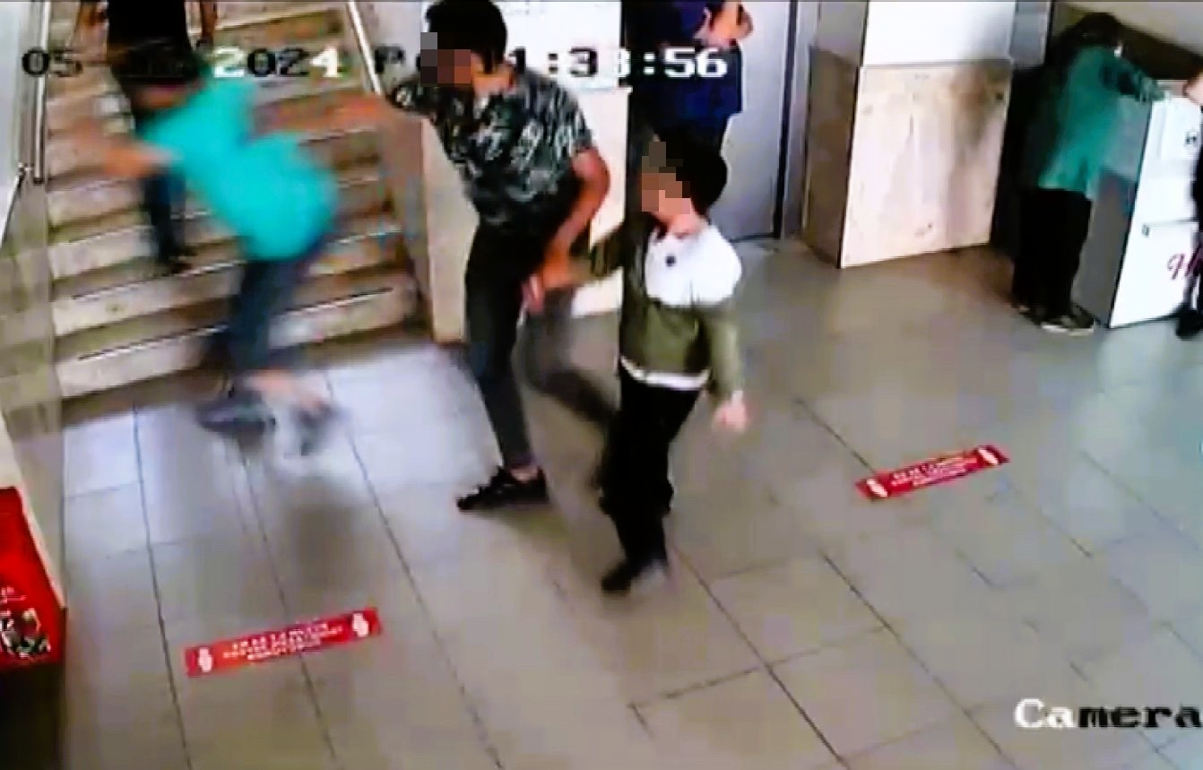 Otizmli Ogrenciye Verilen Ceza Aileyi Ayaga Kaldirdi (5)