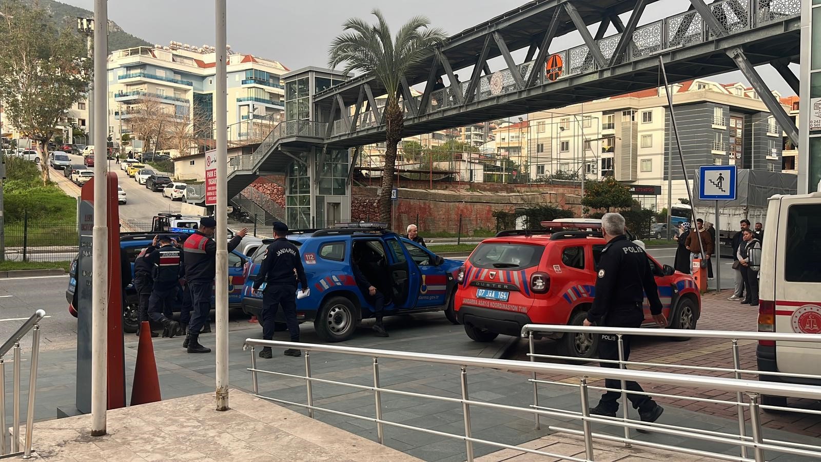 Seyir Halindeki Araca Kursun Yagdiran 3 Supheli Tutuklandi (1)