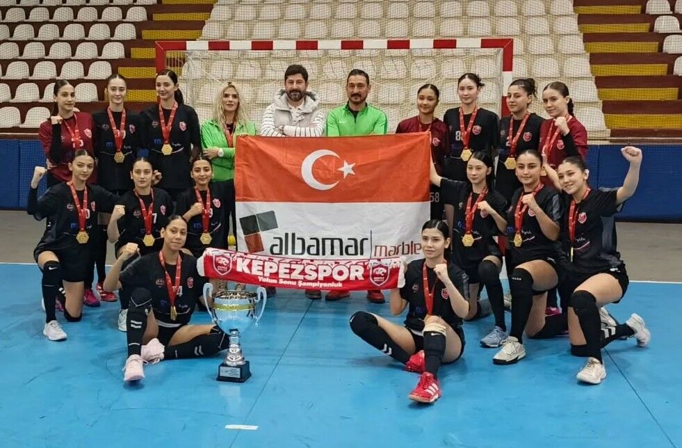 13 Yılda 32 Kez Türkiye Şampiyonu Oldu! Okullarda Ve Kulüplerde Zirveye Ambargo Koydu (1)