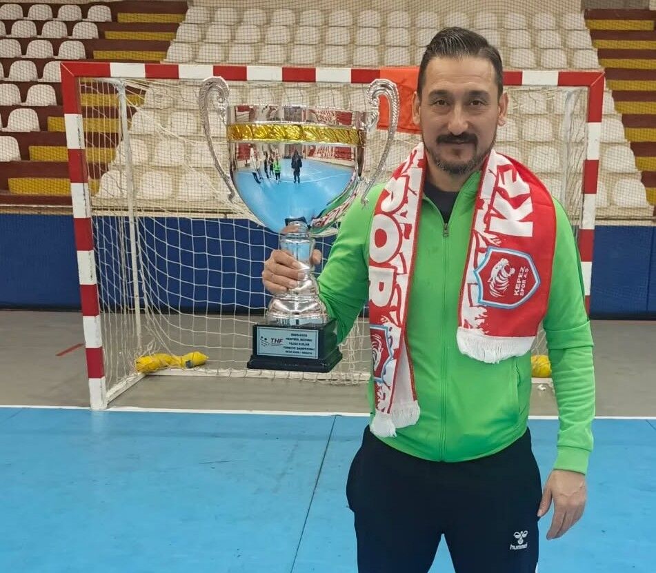 13 Yılda 32 Kez Türkiye Şampiyonu Oldu! Okullarda Ve Kulüplerde Zirveye Ambargo Koydu (2)