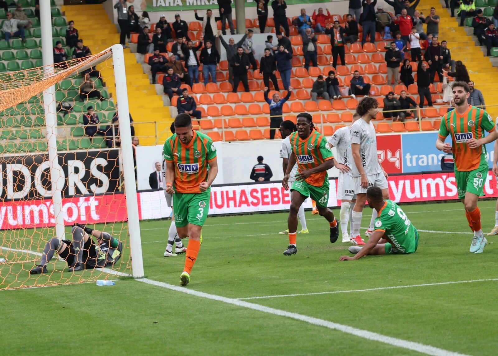 17Ef3977 3476 421E B213 8Ebf85Aae6Ce