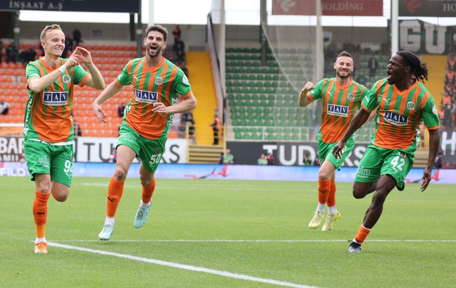 998Db43F 21E0 4A63 93D5 0425A58A301F