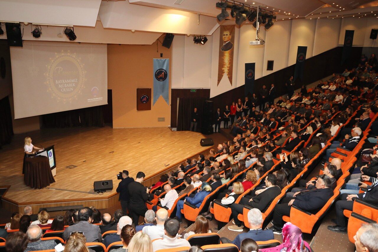 Akdeniz Üniversitesi’nde Bayram Coşkusu Ve Bilimsel Başarı Bir Arada Kutlandı (1)