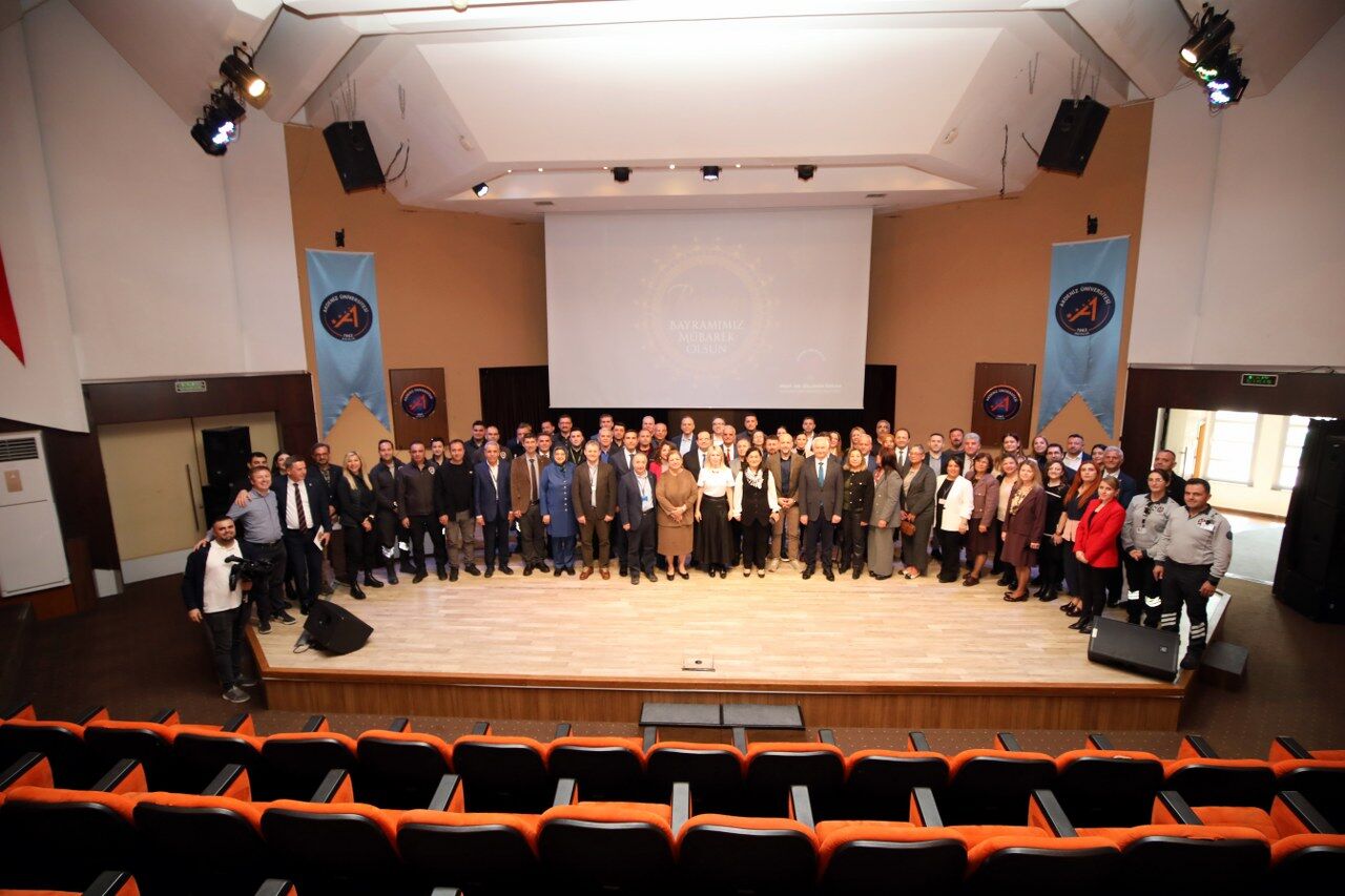 Akdeniz Üniversitesi’nde Bayram Coşkusu Ve Bilimsel Başarı Bir Arada Kutlandı (4)