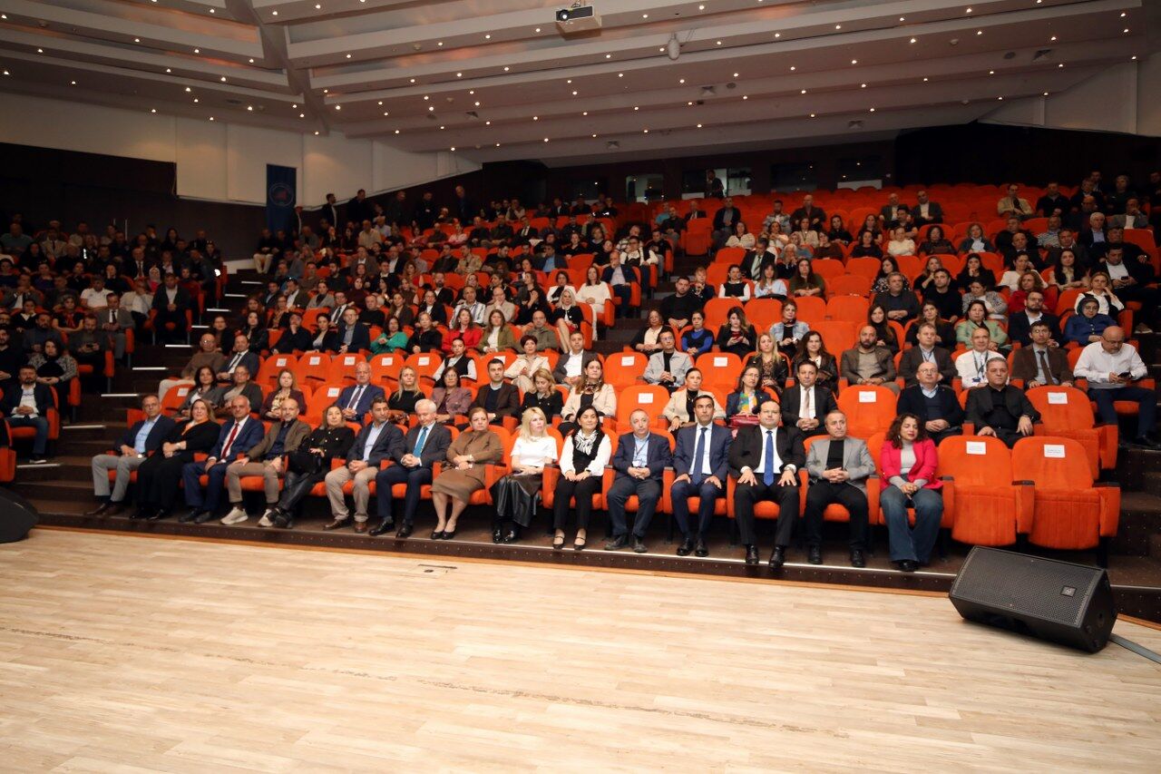 Akdeniz Üniversitesi’nde Bayram Coşkusu Ve Bilimsel Başarı Bir Arada Kutlandı (7)