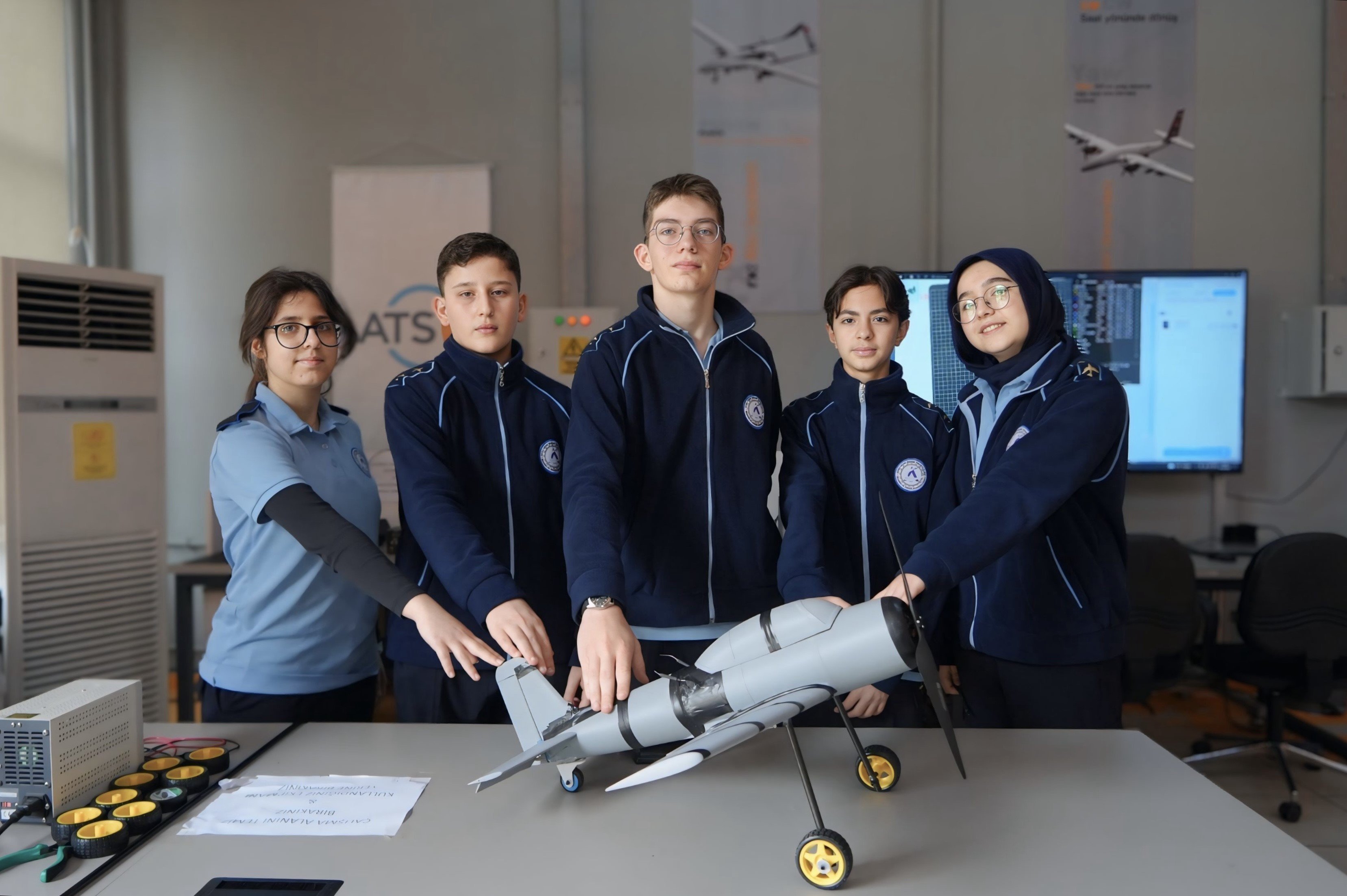 Aksu Havacılık Lisesi’nde Uçak Üzerinde Uygulamalı Eğitim (3)