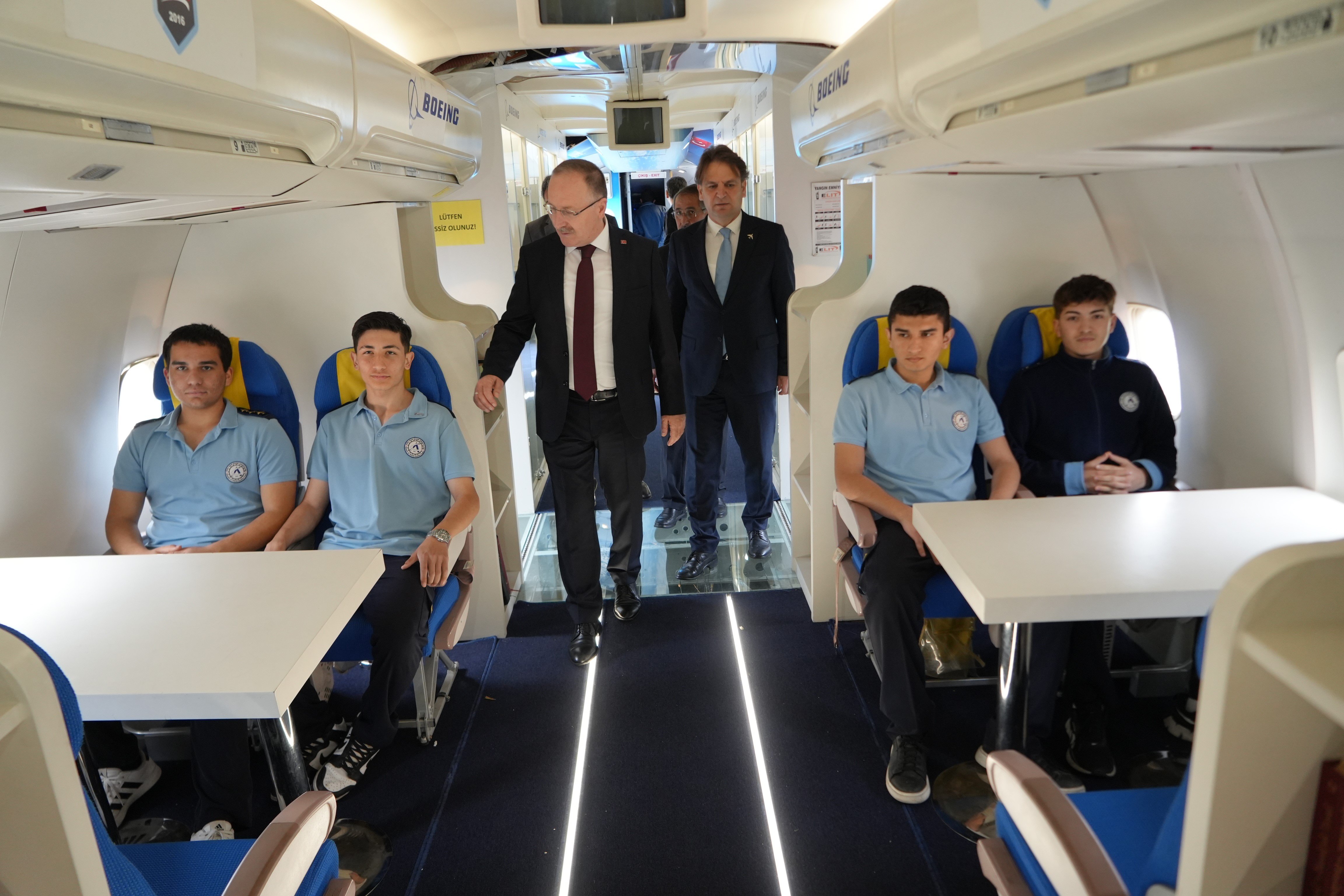 Aksu Havacılık Lisesi’nde Uçak Üzerinde Uygulamalı Eğitim (5)