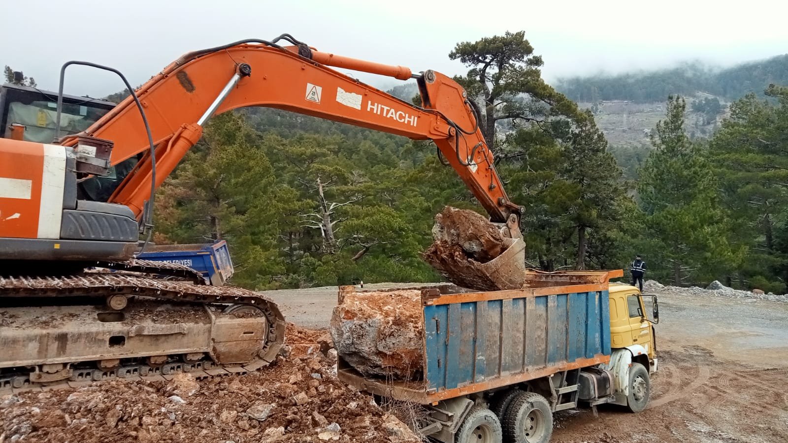 Alanya'da Yol Bakım Çalışmaları Sürüyor (1)