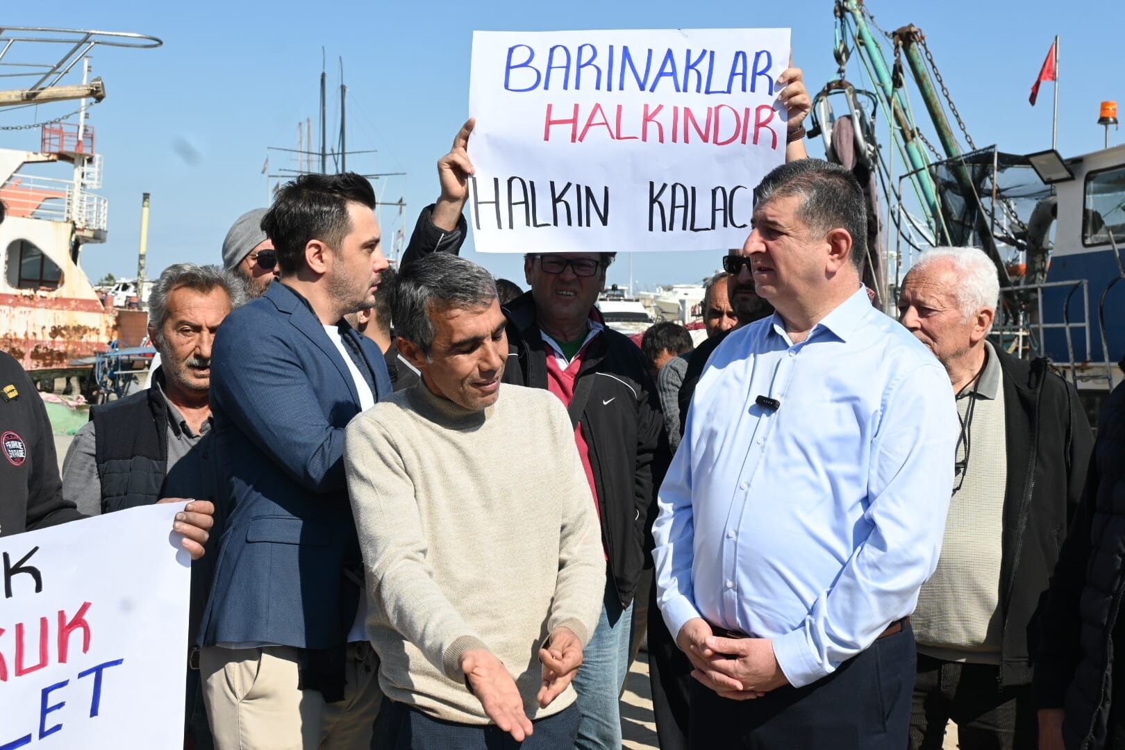 Antalya Balıkçı Barınağı’nda Tansiyon Yükseliyor (3)