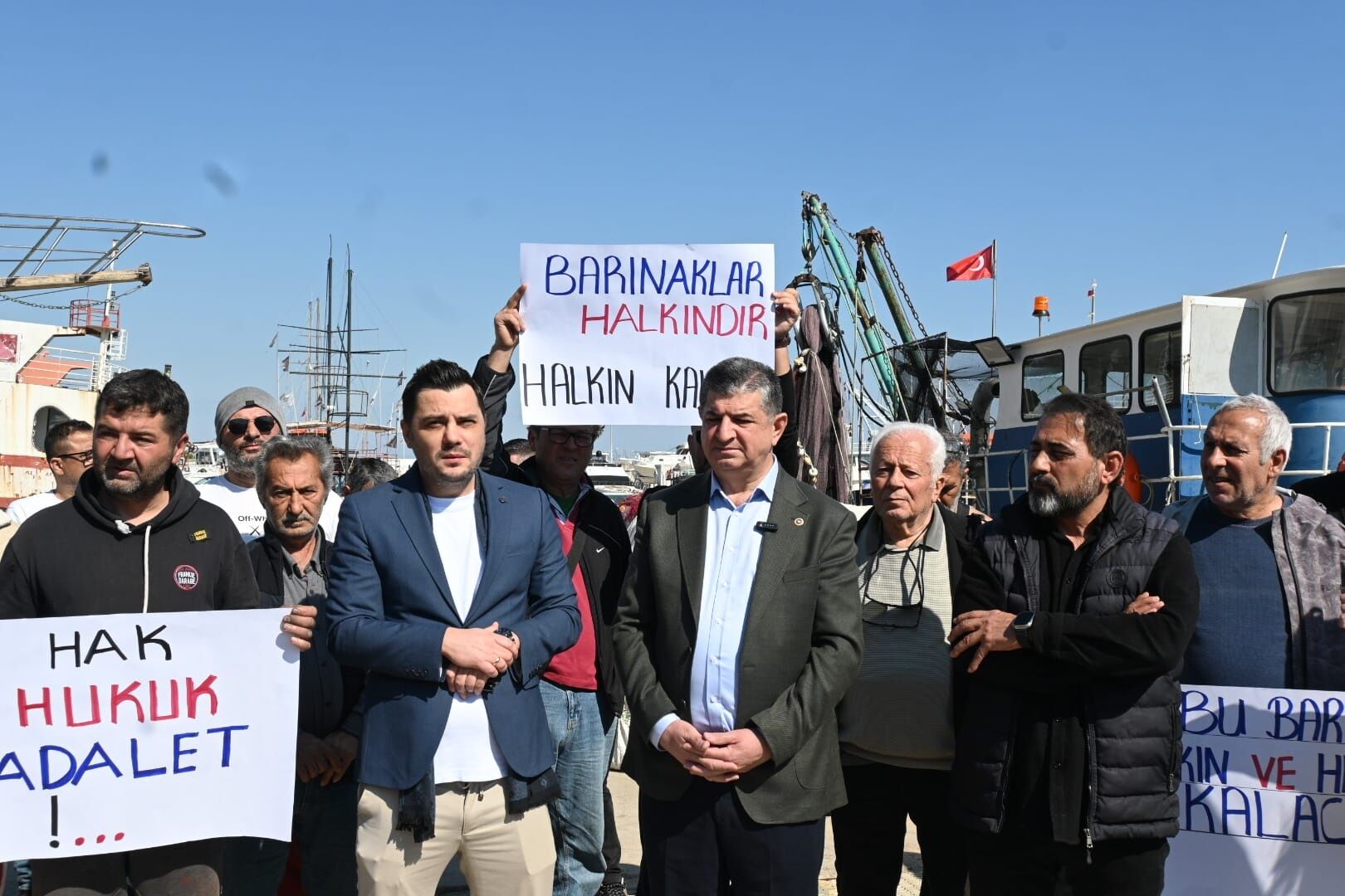 Antalya Balıkçı Barınağı’nda Tansiyon Yükseliyor (7)